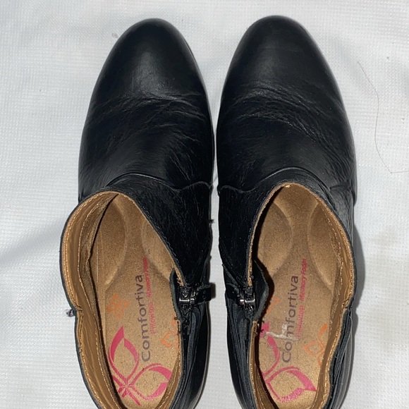 Comfortiva  Memory Foam Comfort size 9.5 Black Ankle Booties Leather  clean - Picture 13 of 15